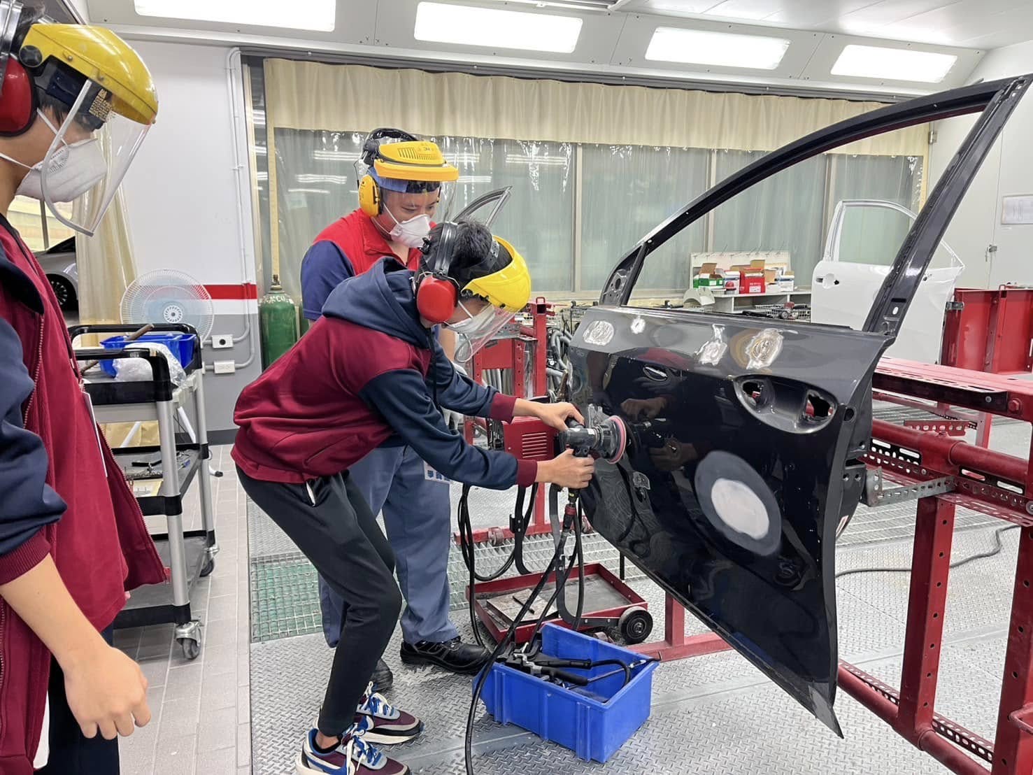 中部TOYOTA東海服務廠成功導入XTRITON智慧仿生噴塗機器人